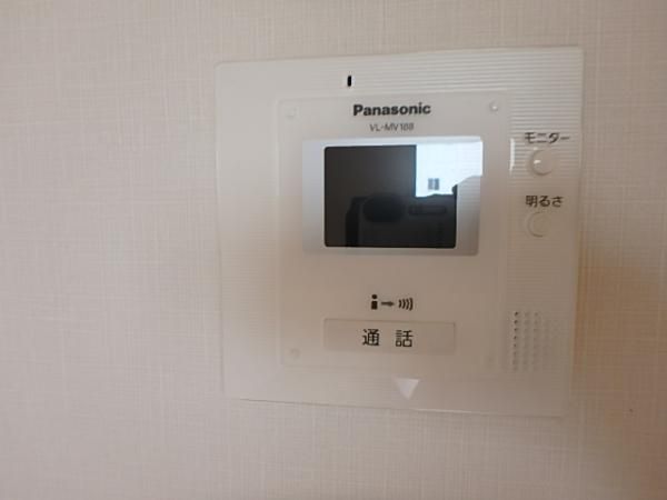 �y�Z�L�����e�B�z�@