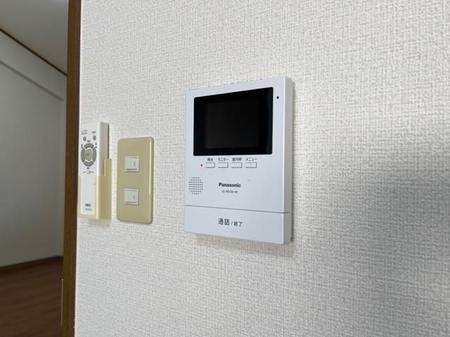 �y�Z�L�����e�B�z�@