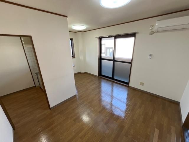 �y�����E���r���O�z�@