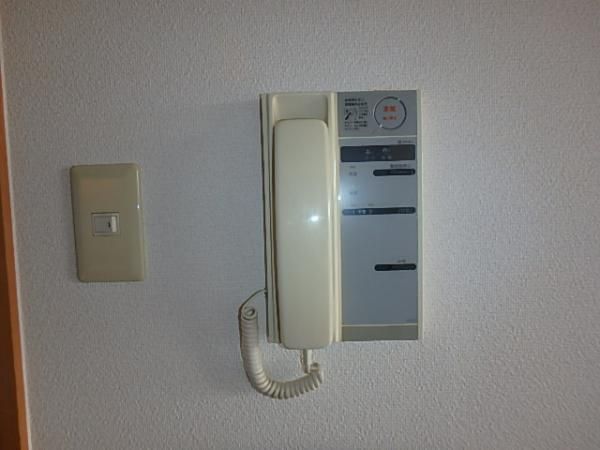 �y�Z�L�����e�B�z�@