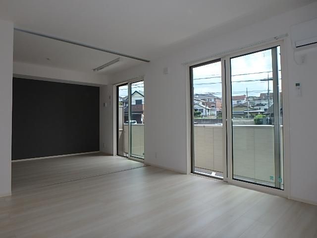 �y�����E���r���O�z�@