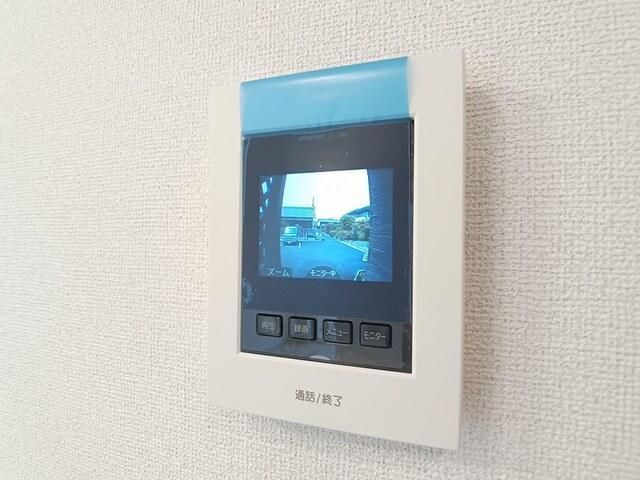 �y�Z�L�����e�B�z�@