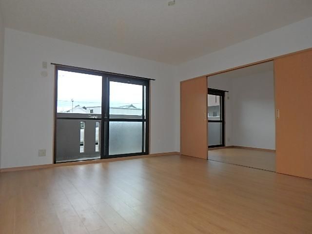 �y�����E���r���O�z�@