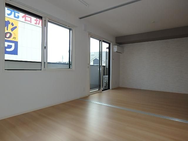 �y�����E���r���O�z�@