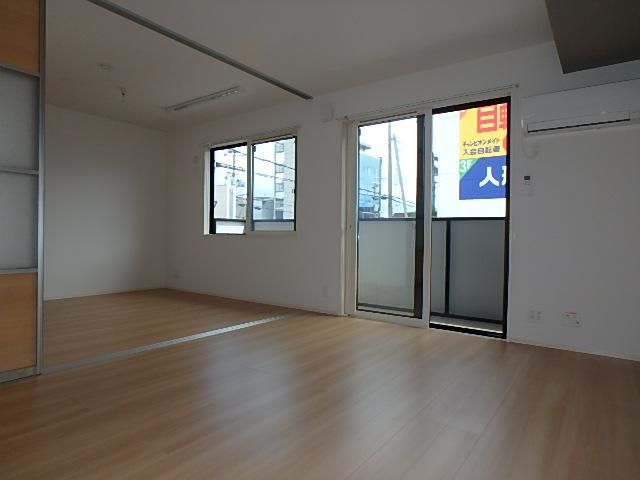 �y�����E���r���O�z�@