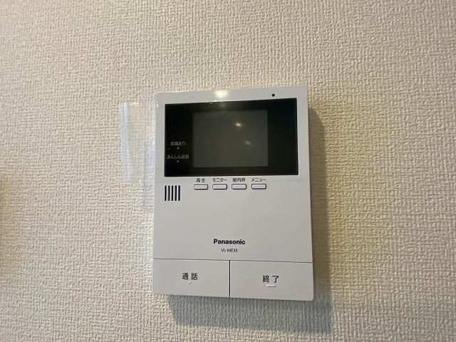 �y�Z�L�����e�B�z�@