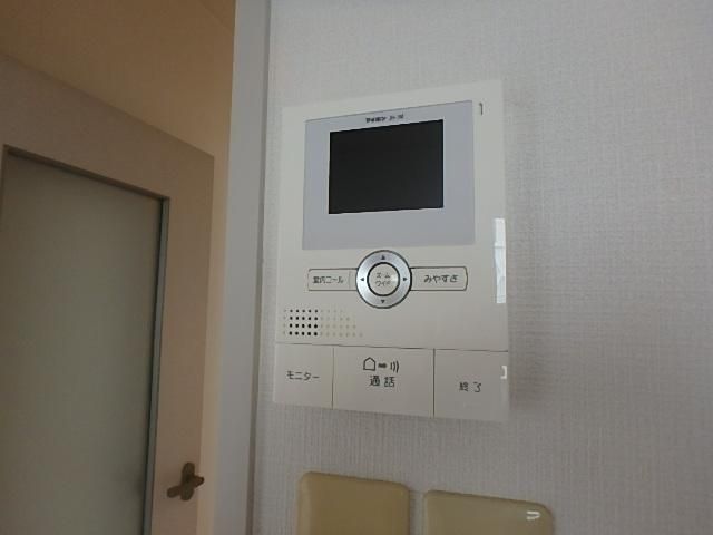 �y�Z�L�����e�B�z�@