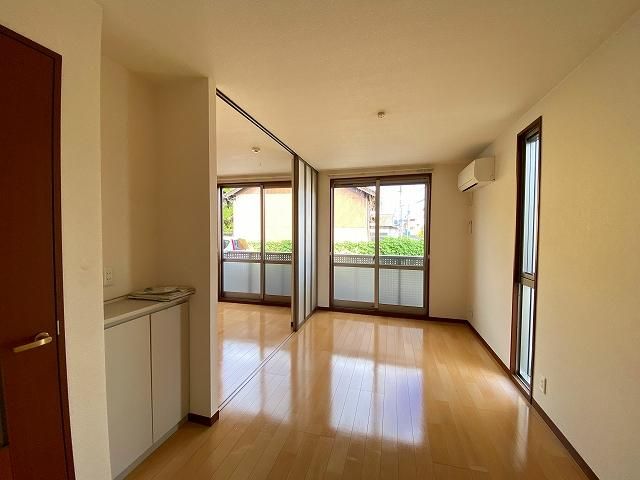 �y�����E���r���O�z�@