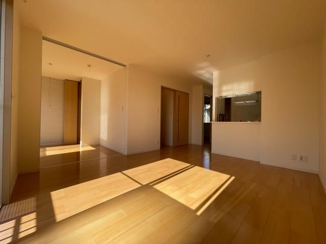 �y���ԁE���r���O�z�@���l�C�̃J�E���^�[�L�b�`���̃��r���O��