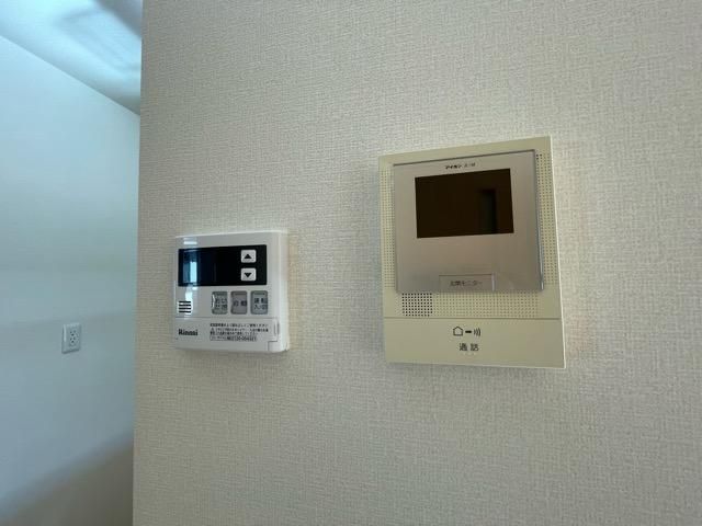 �y�Z�L�����e�B�z�@