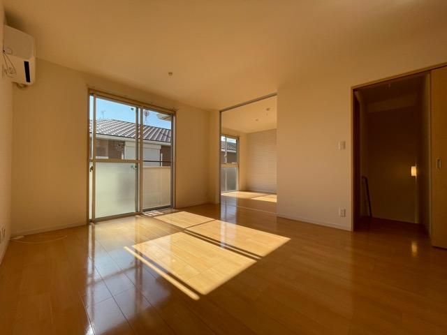 �y�����E���r���O�z�@