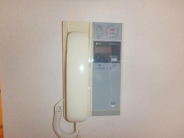 �y�Z�L�����e�B�z�@