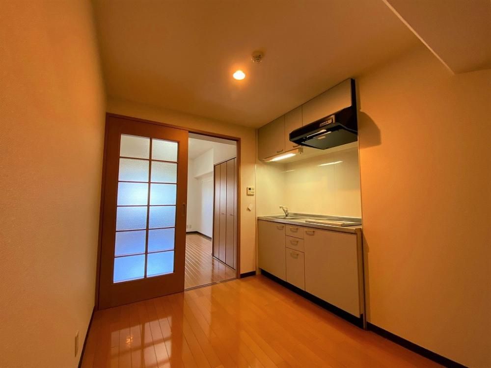 �y�����E���r���O�z�@