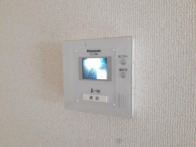 �y�Z�L�����e�B�z�@