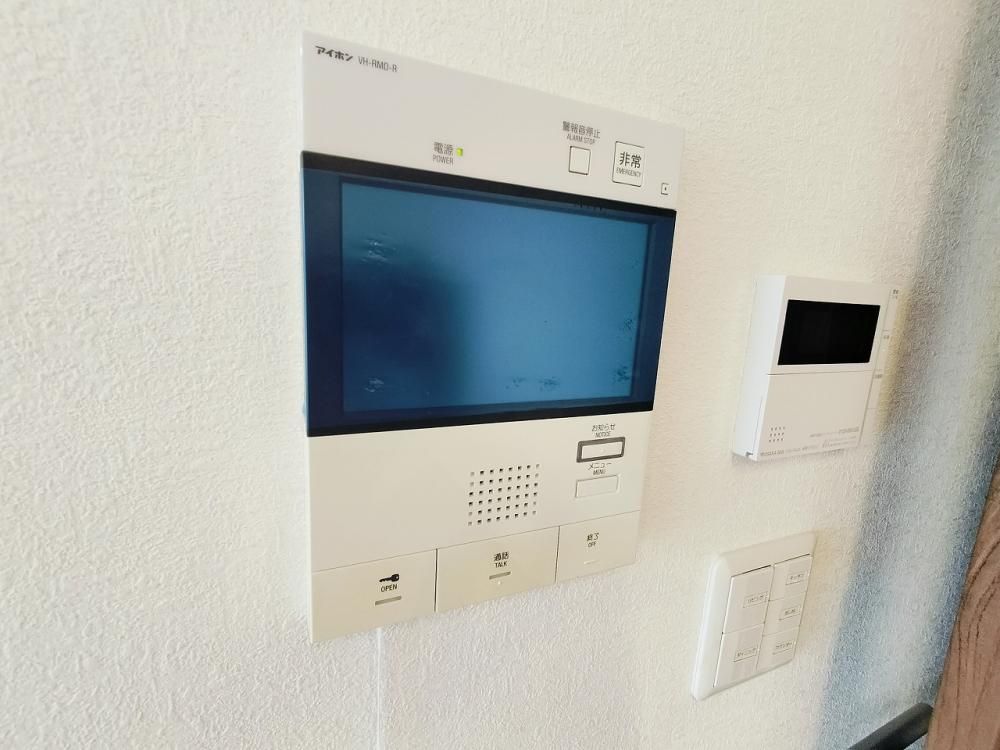 �y�Z�L�����e�B�z�@