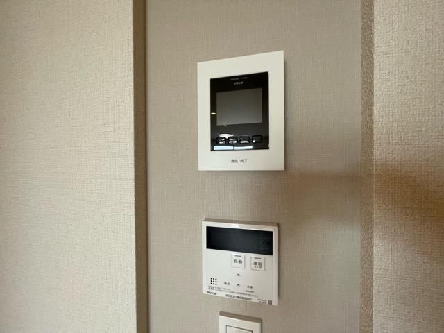 �y�Z�L�����e�B�z�@