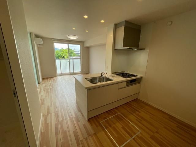 �y�����E���r���O�z�@