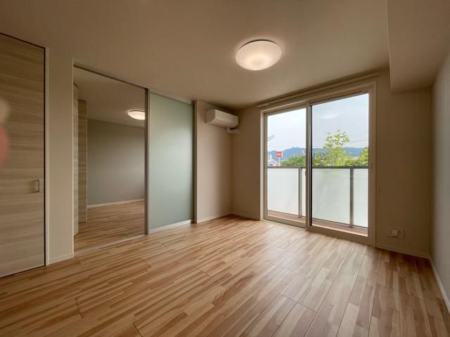 �y�����E���r���O�z�@