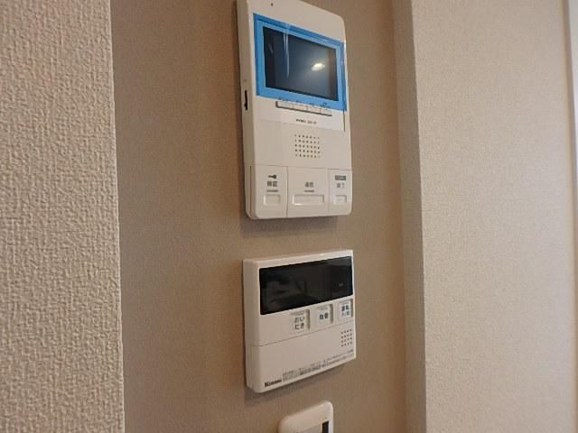 �y�Z�L�����e�B�z�@