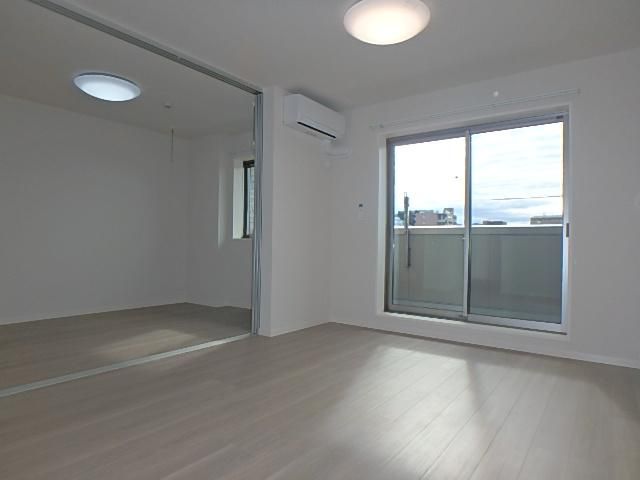 �y�����E���r���O�z�@