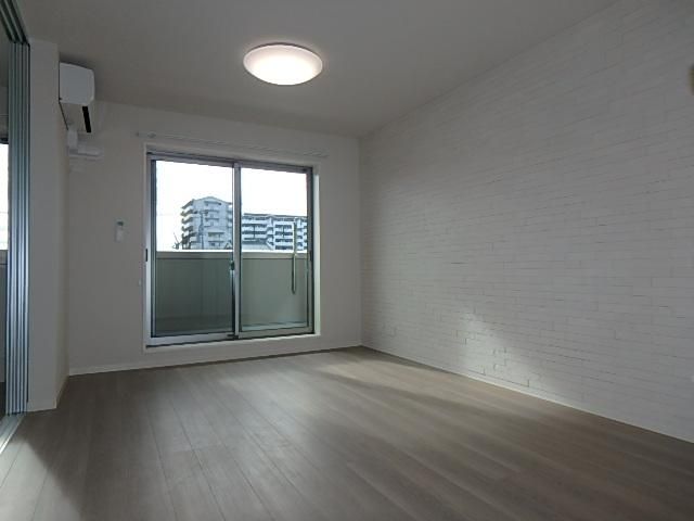 �y�����E���r���O�z�@