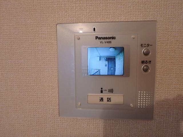 �y�Z�L�����e�B�z�@