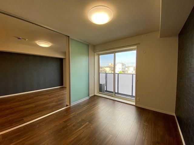 �y�����E���r���O�z�@