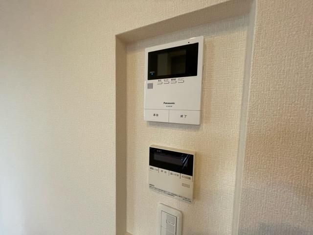 �y�Z�L�����e�B�z�@