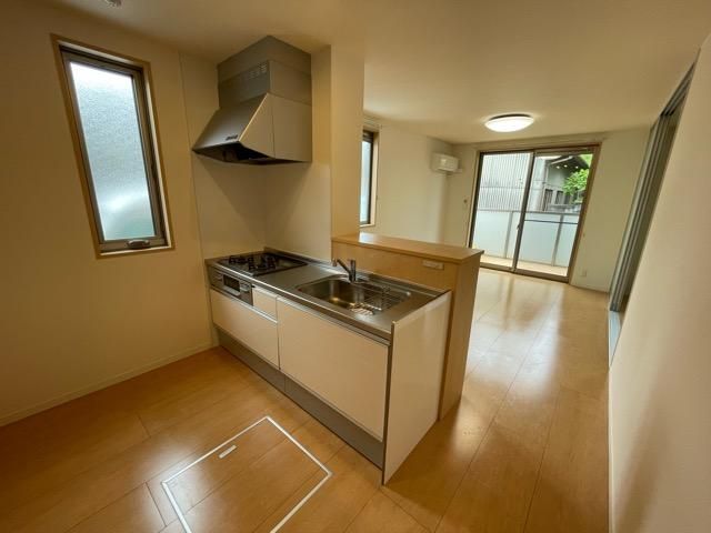 �y�����E���r���O�z�@