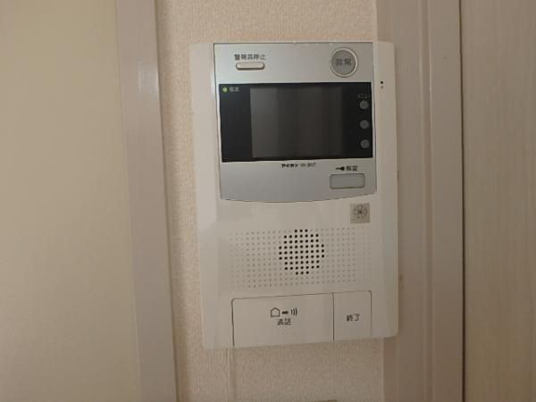 �y�Z�L�����e�B�z�@