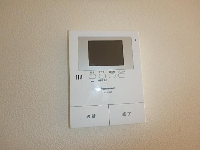 �y�Z�L�����e�B�z�@