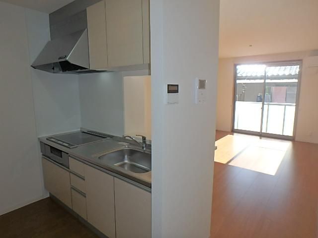 �y�����E���r���O�z�@