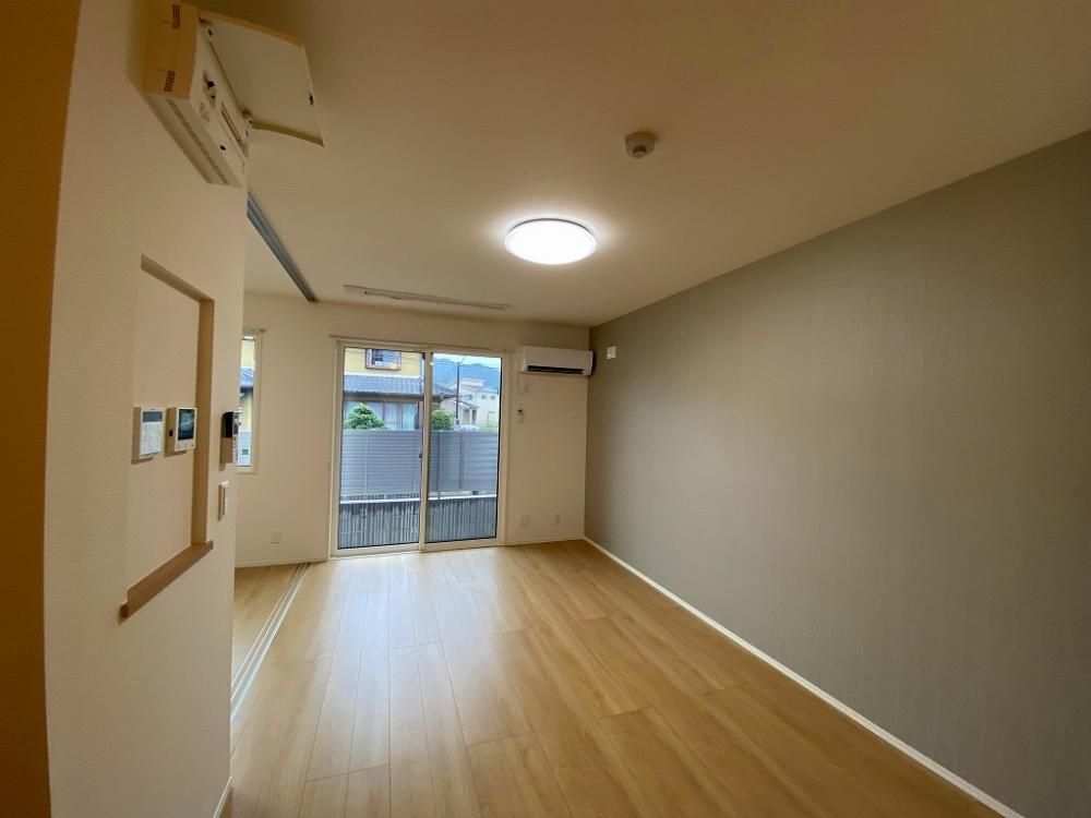 �y�����E���r���O�z�@