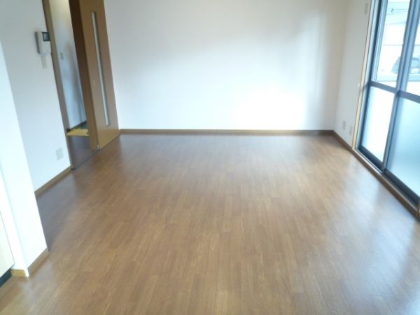 �y�����E���r���O�z�@