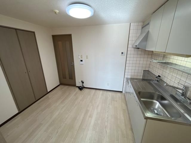 �y�����E���r���O�z�@