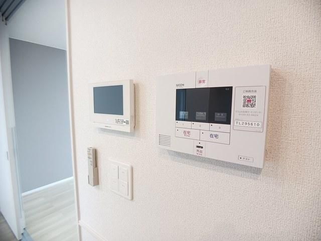 �y�Z�L�����e�B�z�@