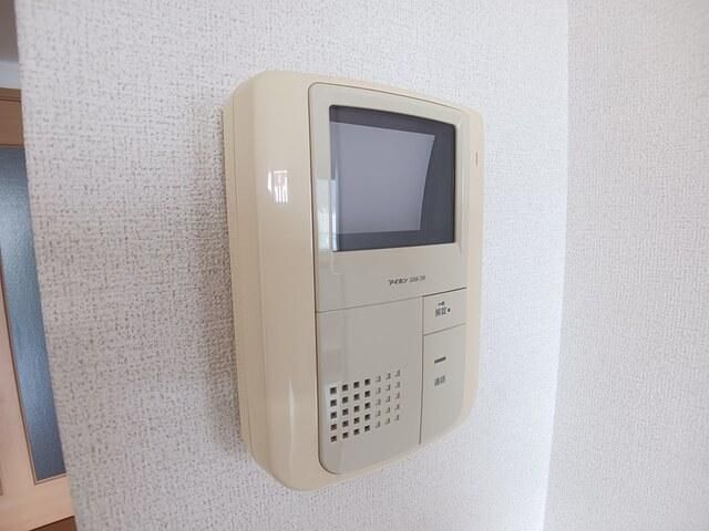 �y�Z�L�����e�B�z�@