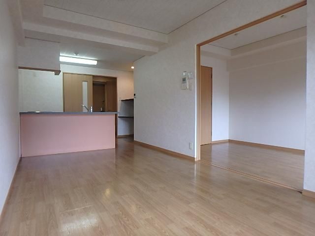 �y���ԁE���r���O�z�@���J�E���^�[�L�b�`�������́�