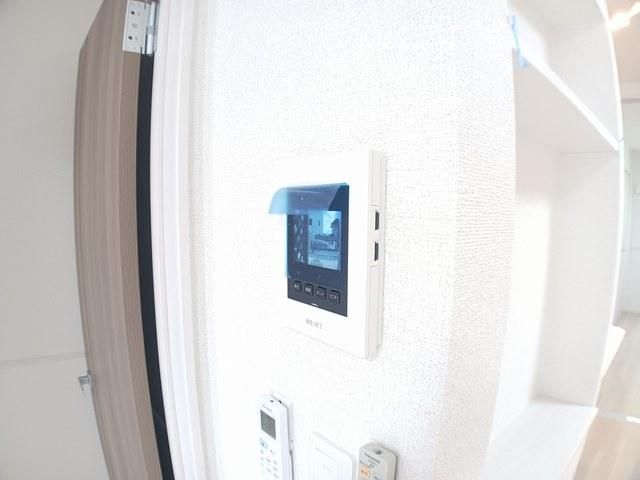 �y�Z�L�����e�B�z�@