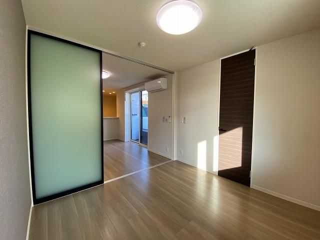 �y�����E���r���O�z�@