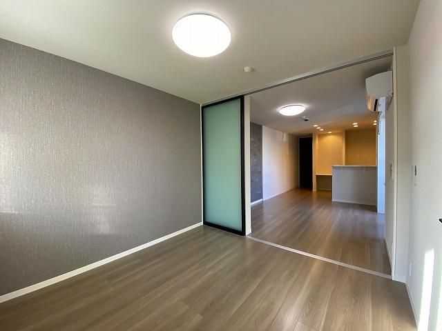 �y�����E���r���O�z�@