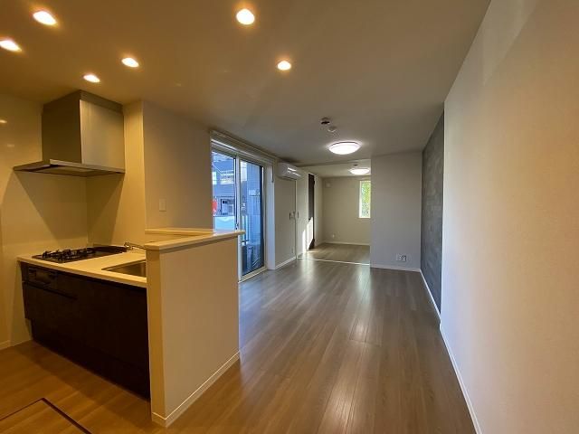 �y�����E���r���O�z�@