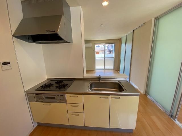 �y�L�b�`���z�@