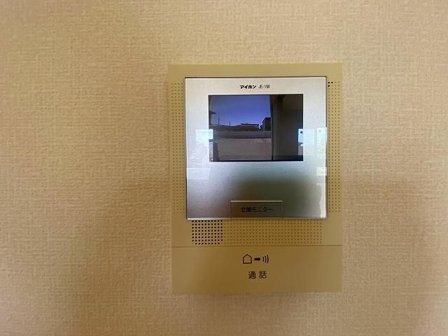 �y�Z�L�����e�B�z�@