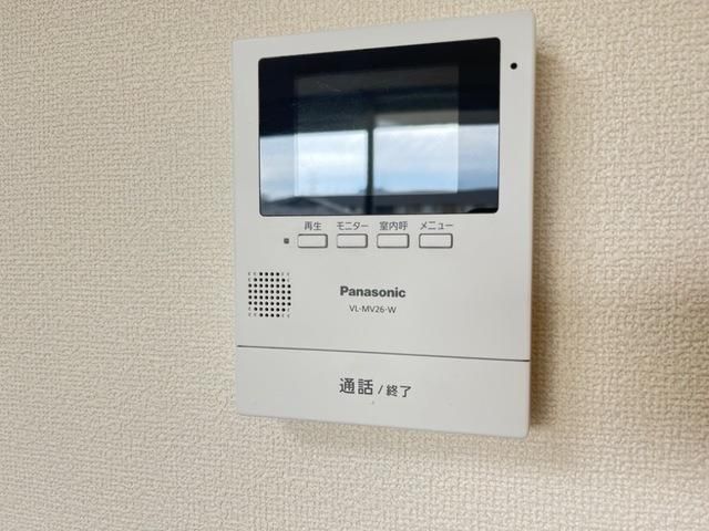 �y�Z�L�����e�B�z�@