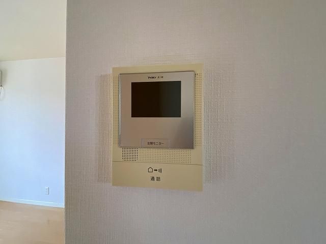 �y�Z�L�����e�B�z�@