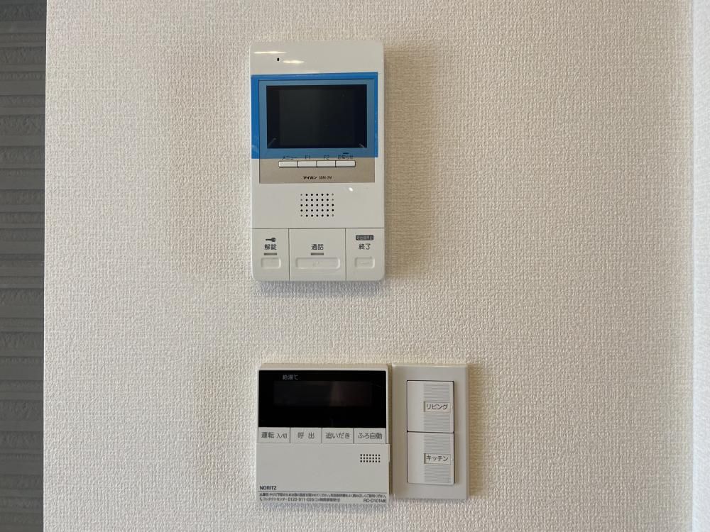 �y�Z�L�����e�B�z�@