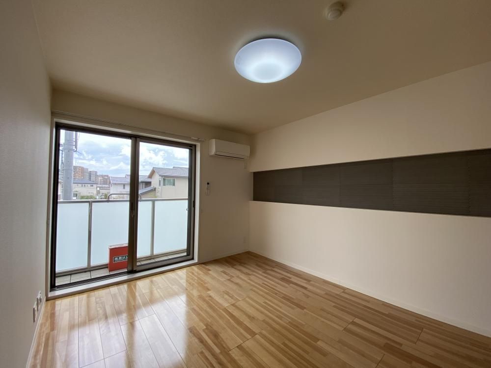 �y�����E���r���O�z�@