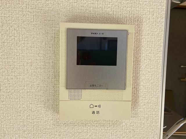 �y�Z�L�����e�B�z�@