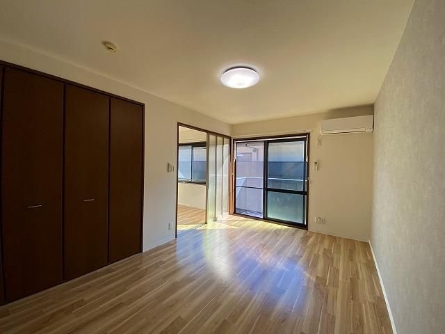 �y�����E���r���O�z�@